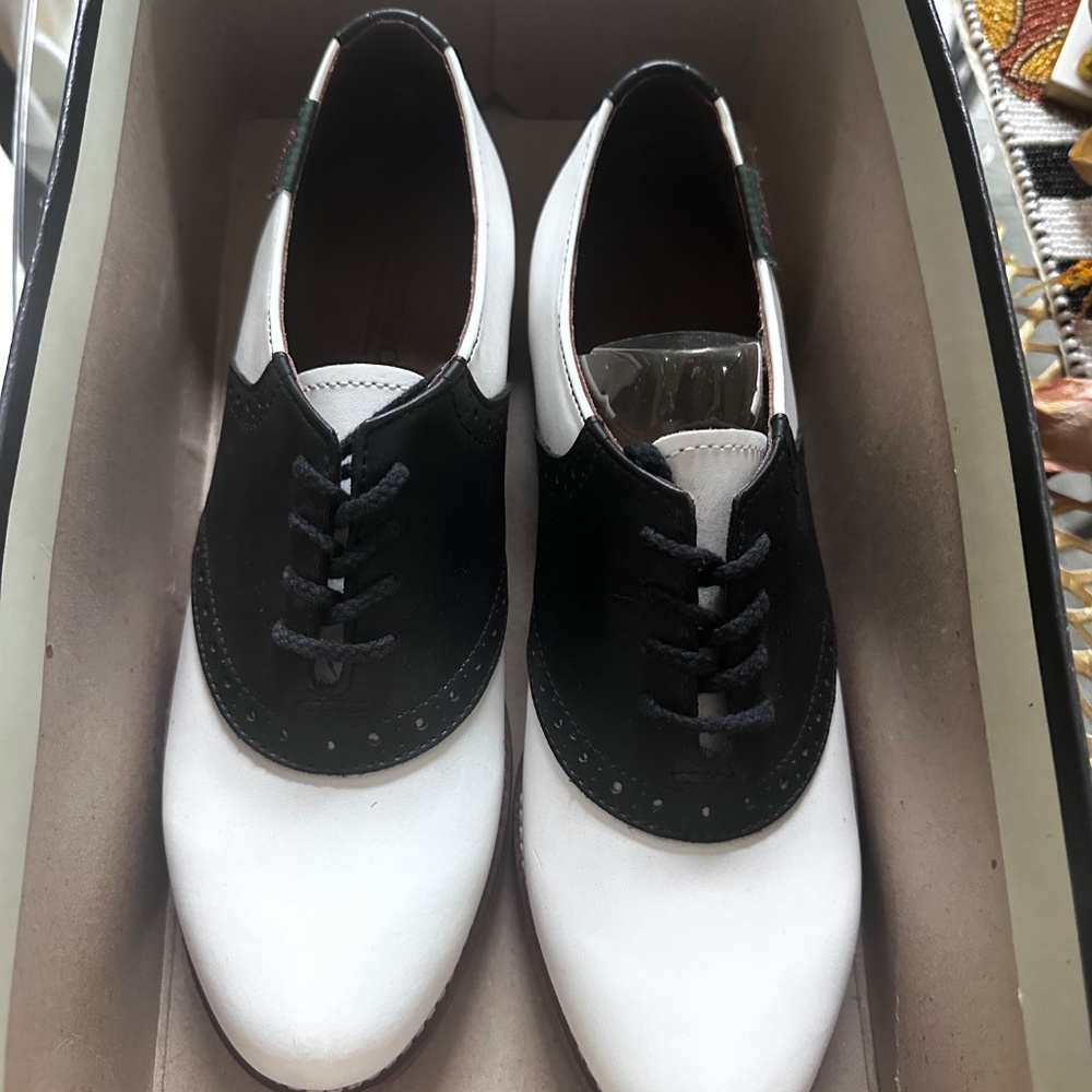 Uniform Bass Saddle Shoes  Size 8 - Picture 2 of 4